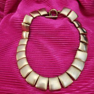 Gold metal Choker necklace Vintage